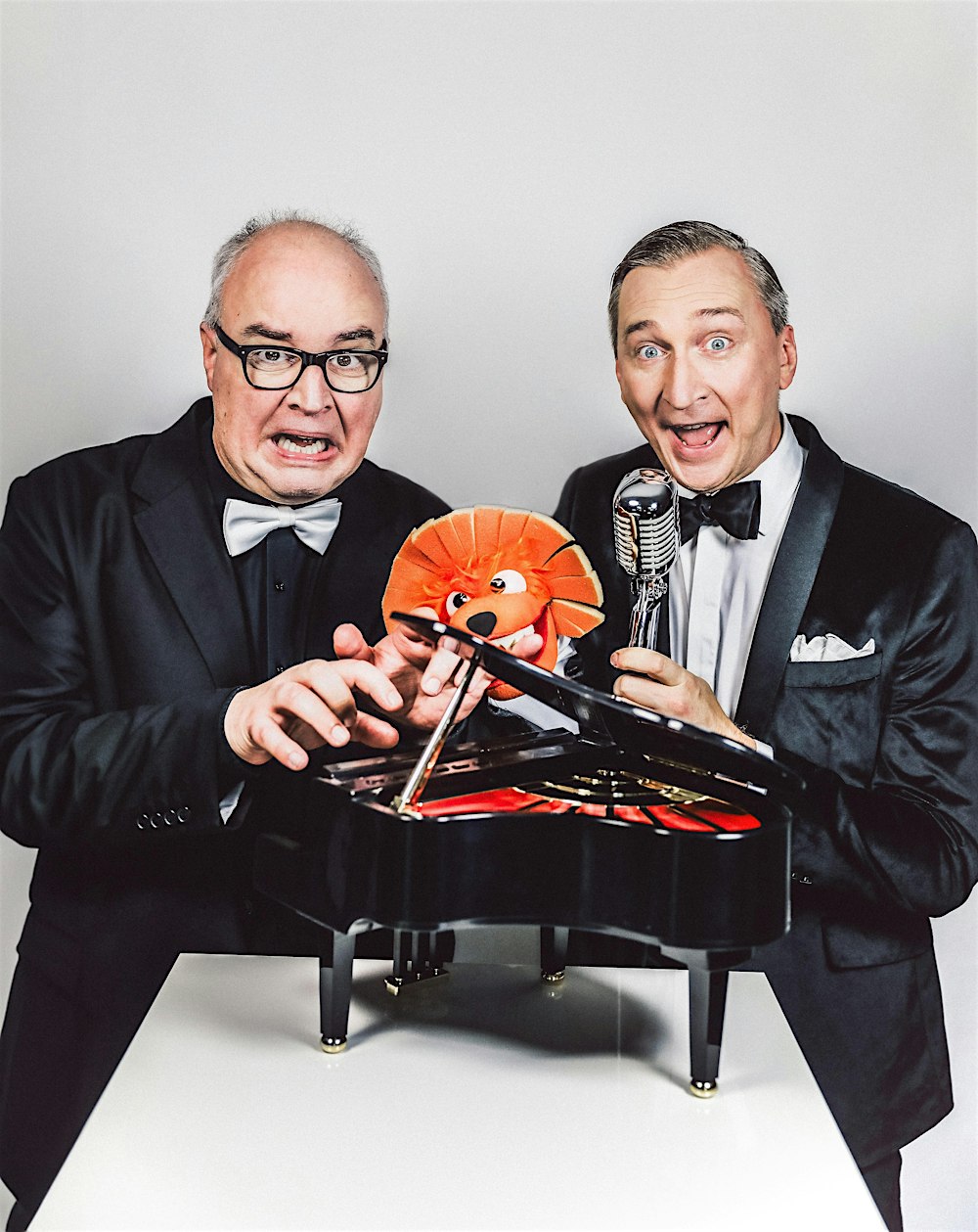 20:00 Salonlöwengebrüll