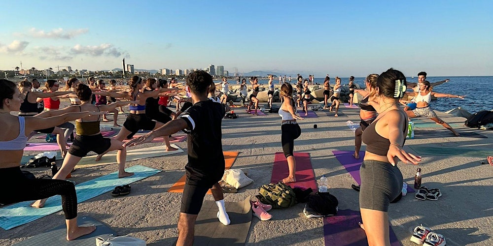 Yoga by the Sea. 90min. All levels. Espigón de Bogatell