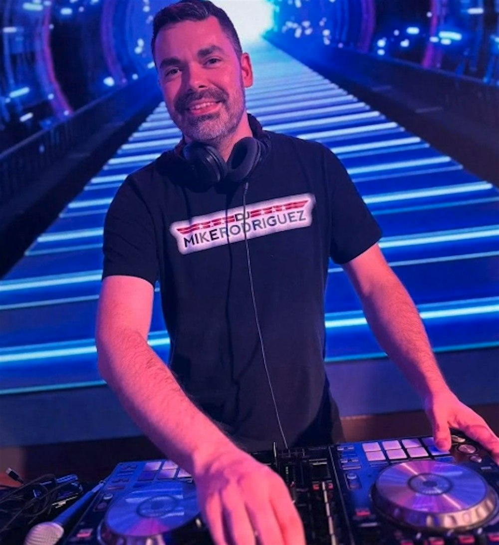 DJ Mike Rodriguez playing latin music & mashups #ArlingtonVA