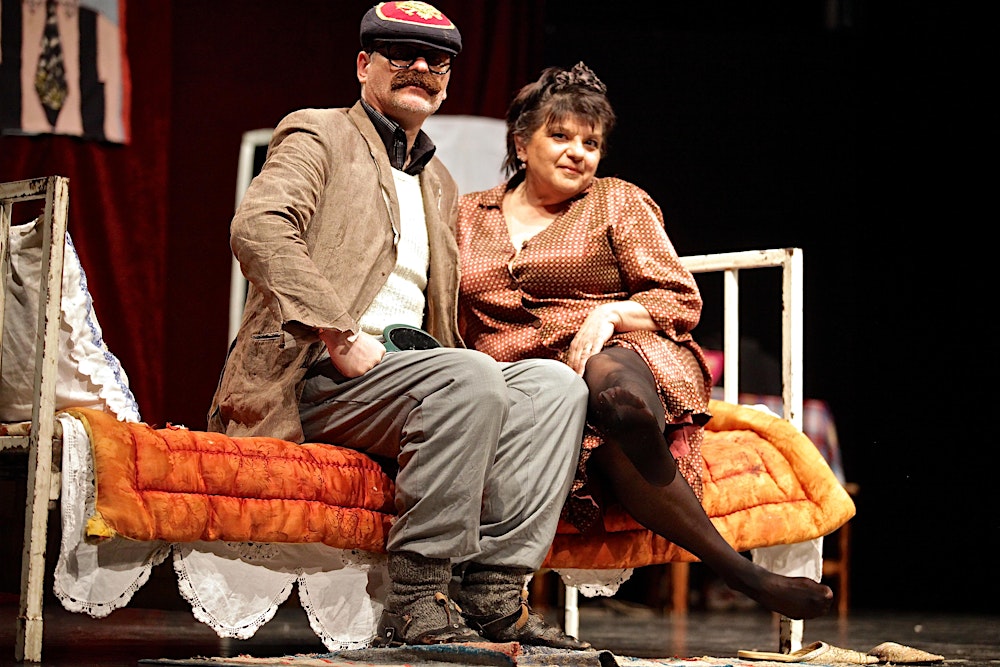 CRNOGORAC U KREVETU / MONTENEGRIN IN BED