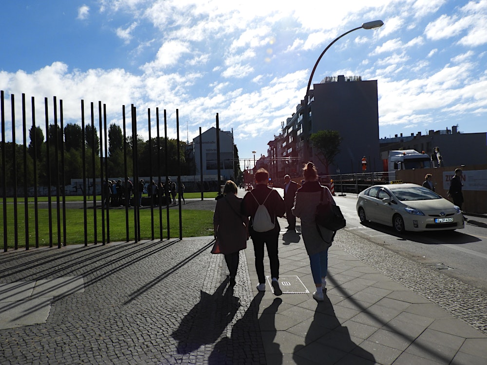 Mauer Tour – Schicksale, Liebesgeschichten und Helden