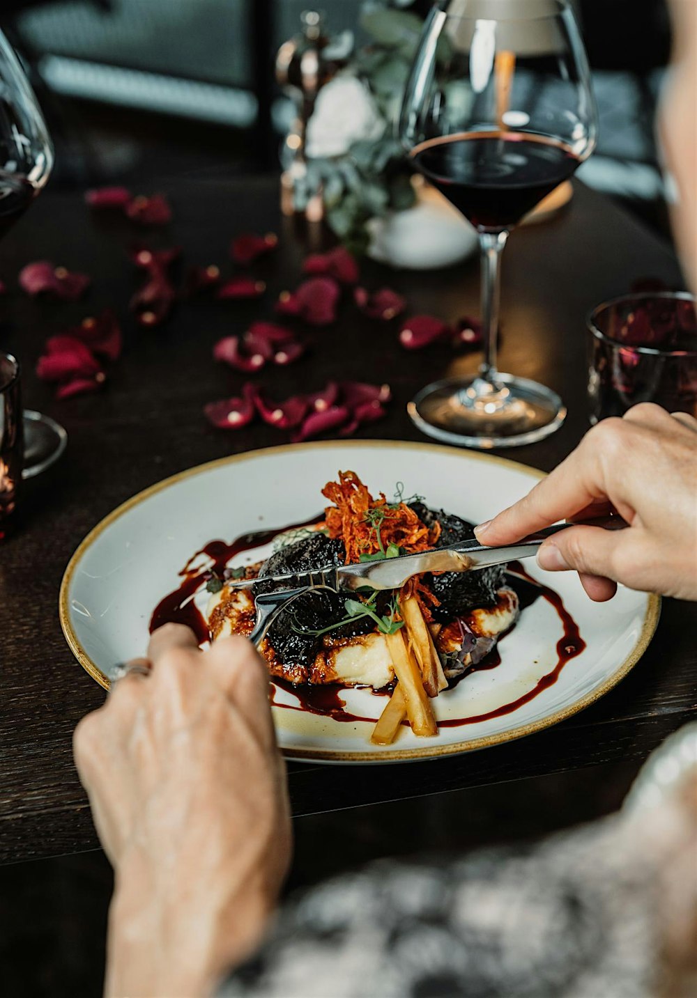 CRAFT YOUR LOVE - Valentinstag, Live Music, Dinner Menü & Cocktail Class