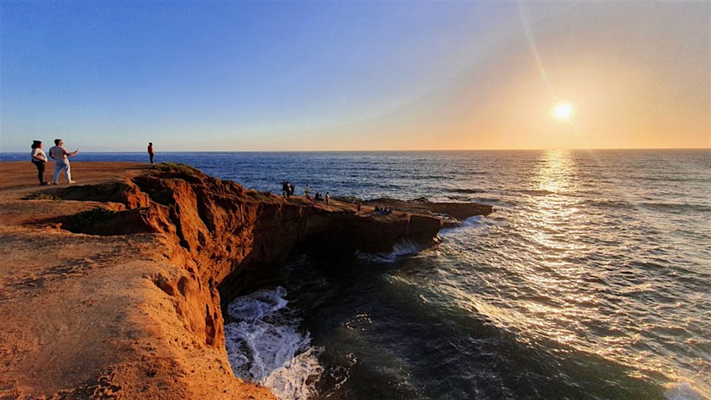 San Diego's Chasing Sunsets and Coastline Tour