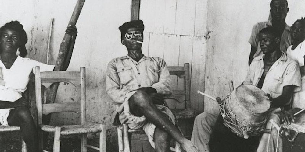 DIVINE HORSEMEN: THE LIVING GODS OF HAÏTI — Film documentaire de Maya Deren