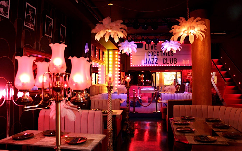 BAR QUIZ & CHILL NIGHT — Trivia with a Twist