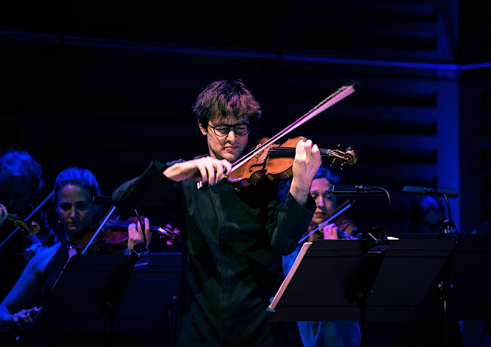Liege-Konzert auf Yogamatten – Hugo Ticciati & O/Modernt Ensemble