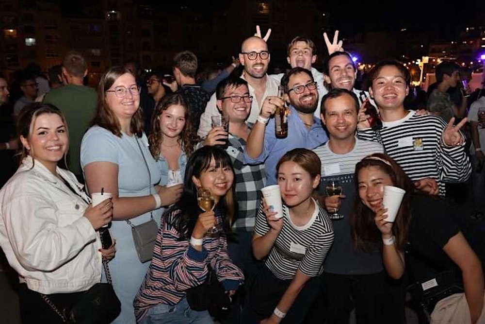 THE BIGGEST FRIDAY PARTY & KARAOKE + FREE CLUB ENTRY