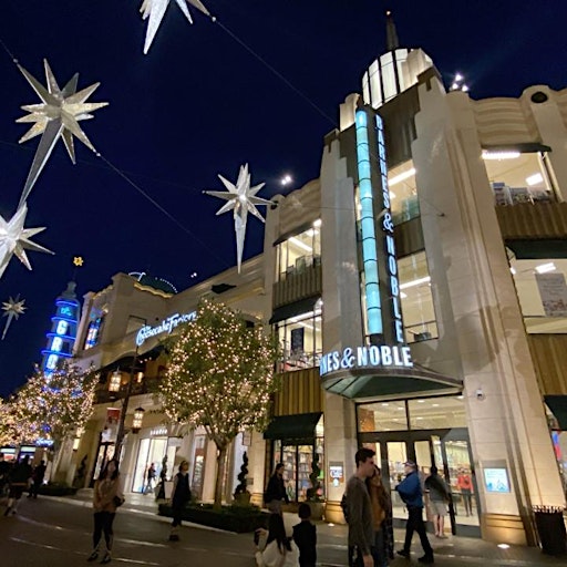 Barnes & Noble The Grove